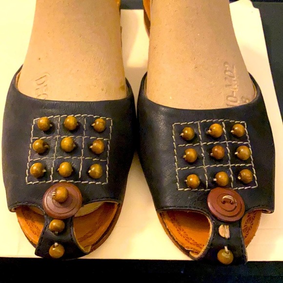 Report Leather Beaded Slides - Picture 1 of 4